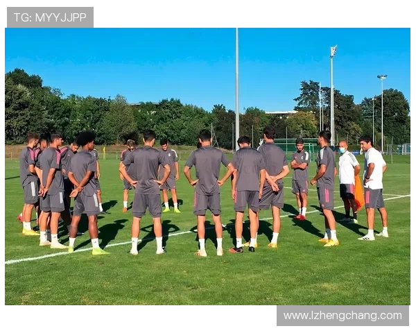 备战博德闪耀国米人工草皮训练